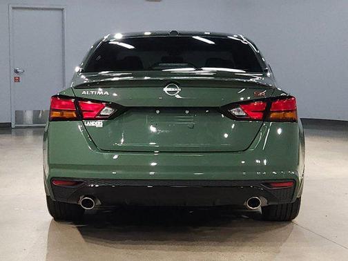 2025 Nissan Altima SR FWD