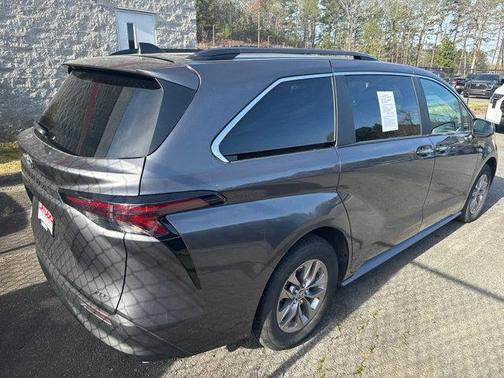 2025 Toyota Sienna XLE