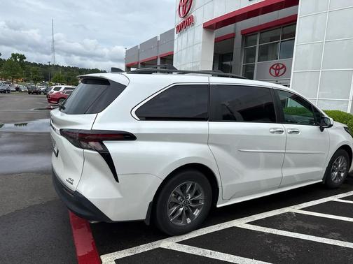 Wind Chill Pearl 2023 Toyota Sienna XLE