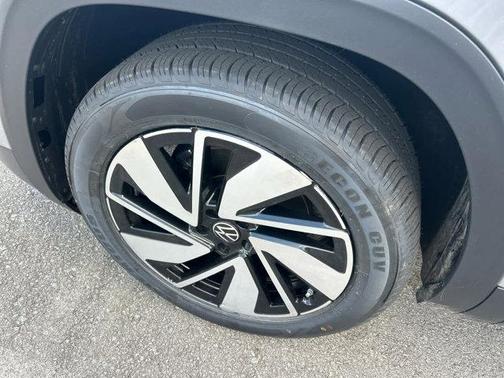 2024 Volkswagen Atlas 2.0T SE w/Technology 4MOTION