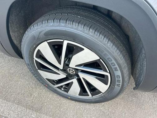 2024 Volkswagen Atlas 2.0T SE w/Technology 4MOTION