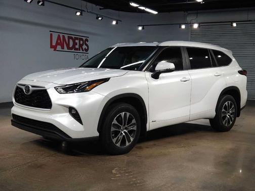2025 Toyota Highlander Hybrid XLE