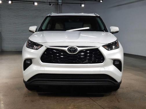 2025 Toyota Highlander Hybrid XLE