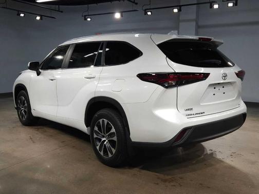 2025 Toyota Highlander Hybrid XLE