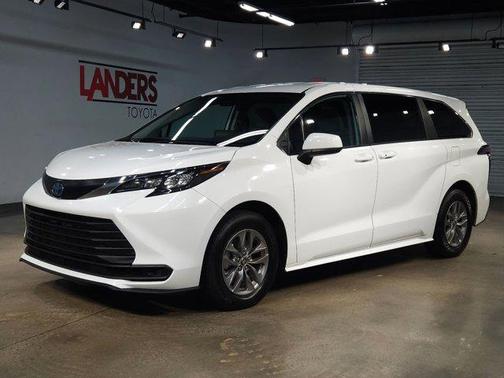 2024 Toyota Sienna LE