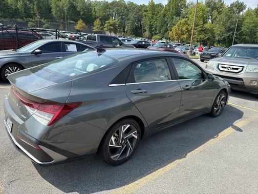 2025 Hyundai ELANTRA Limited