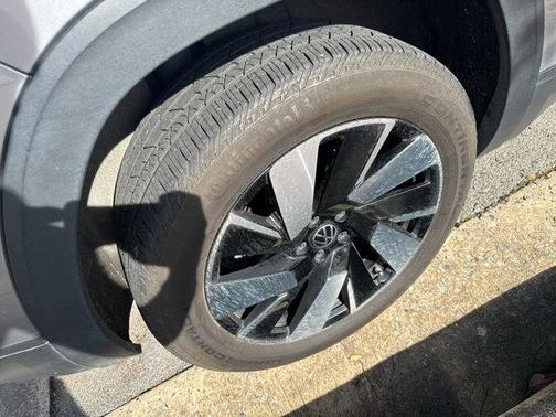 2024 Volkswagen Atlas Cross Sport 2.0T SE w/Technology 4MOTION