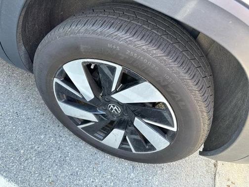 2024 Volkswagen Atlas Cross Sport 2.0T SE w/Technology 4MOTION