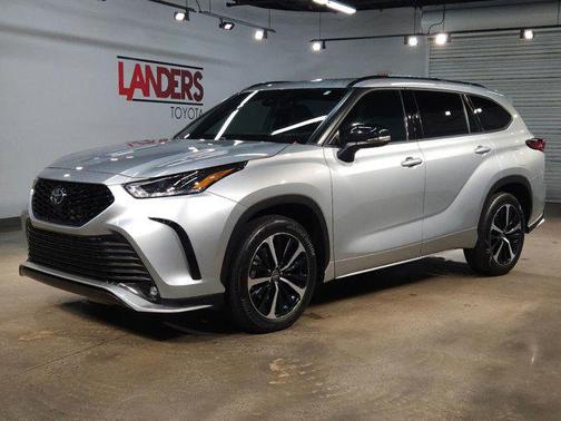 Celestial Silver Metallic 2021 Toyota Highlander XSE