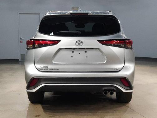 Celestial Silver Metallic 2021 Toyota Highlander XSE