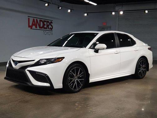 2024 Toyota Camry Hybrid SE