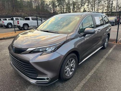 2024 Toyota Sienna XLE