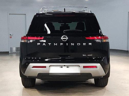 2025 Nissan Pathfinder SL 4WD