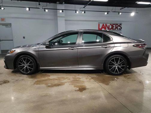 2024 Toyota Camry Hybrid SE