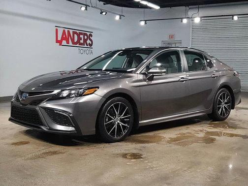 2024 Toyota Camry Hybrid SE