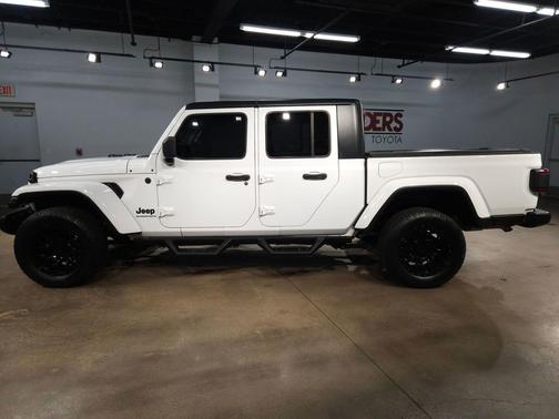 Bright White Clearcoat 2023 Jeep Gladiator Sport S