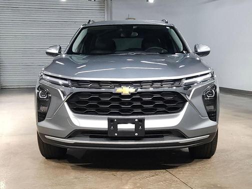 Sterling Gray Metallic 2025 Chevrolet Trax LT