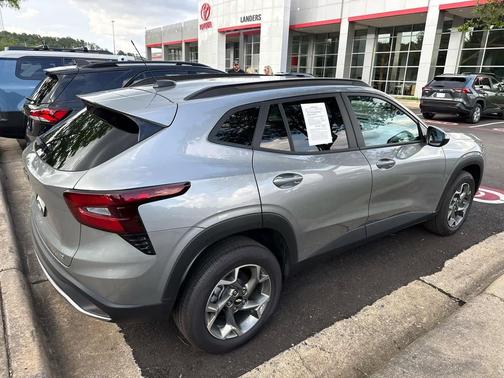 Sterling Gray Metallic 2025 Chevrolet Trax LT
