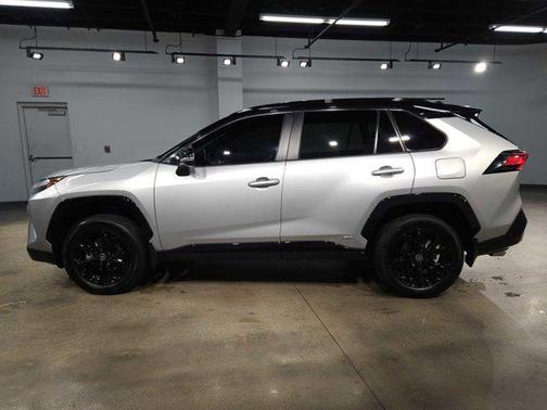 2022 Toyota RAV4 Hybrid SE
