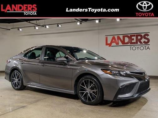 Photo 1 of 36 of 2021 Toyota Camry SE