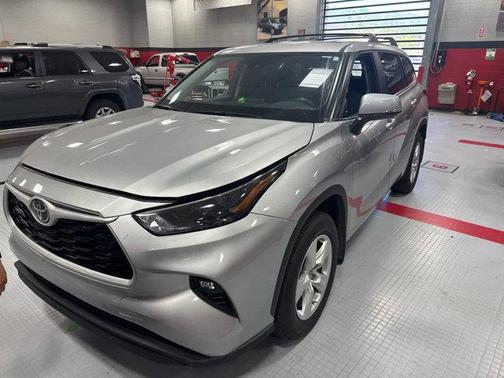 Celestial Silver Metallic 2024 Toyota Highlander LE