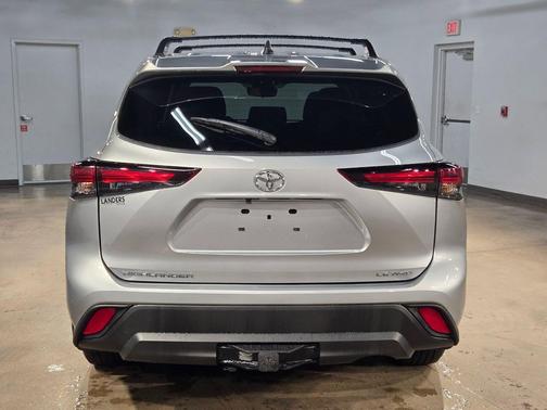 Celestial Silver Metallic 2024 Toyota Highlander LE