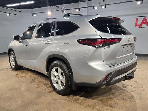 Celestial Silver Metallic 2024 Toyota Highlander LE