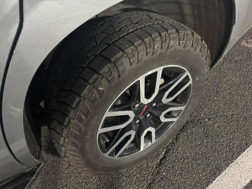 2024 GMC Yukon 4WD AT4