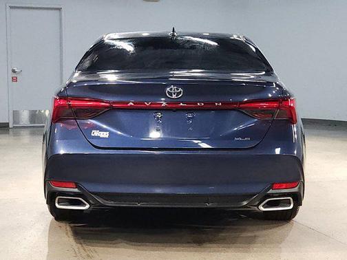 2019 Toyota Avalon XLE