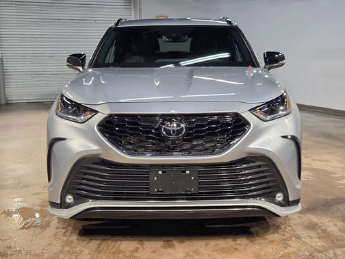 Celestial Silver Metallic 2025 Toyota Highlander XSE