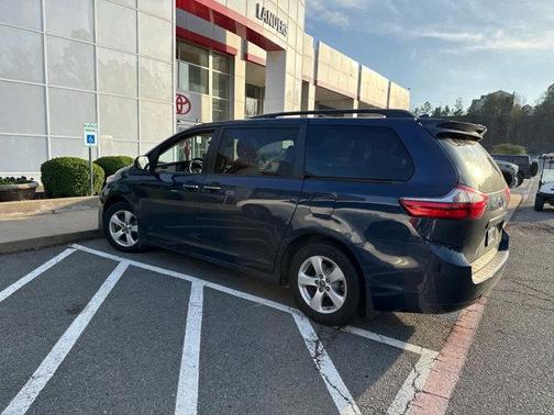 2020 Toyota Sienna LE