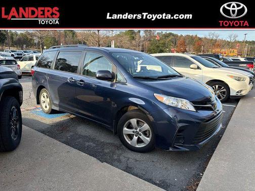2020 Toyota Sienna LE