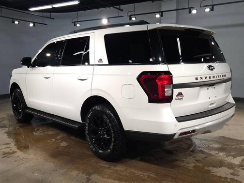 Star White Metallic Tri-Coat 2024 Ford Expedition Timberline