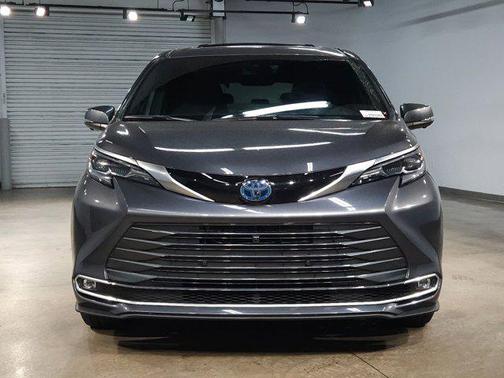 2025 Toyota Sienna Platinum 7 Passenger