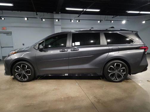 2025 Toyota Sienna Platinum 7 Passenger