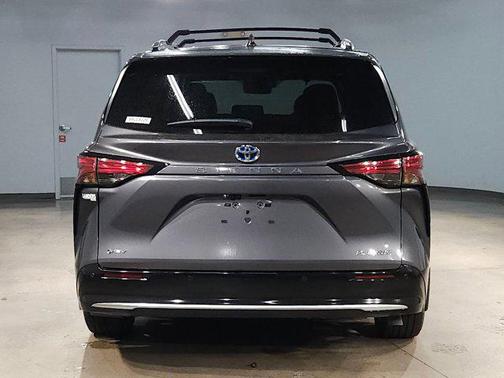 2025 Toyota Sienna Platinum 7 Passenger