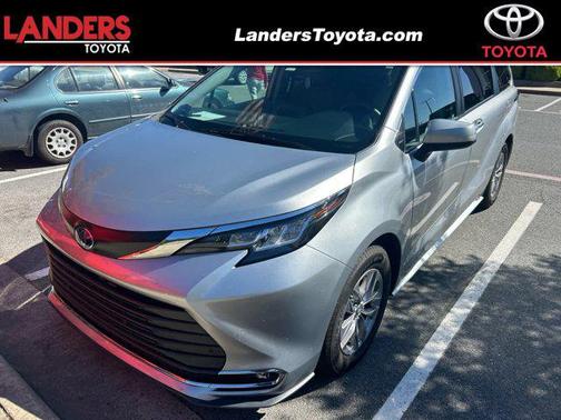 2022 Toyota Sienna XLE 7 Passenger