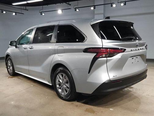 2022 Toyota Sienna XLE