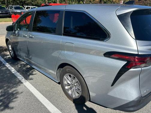 2022 Toyota Sienna XLE 7 Passenger