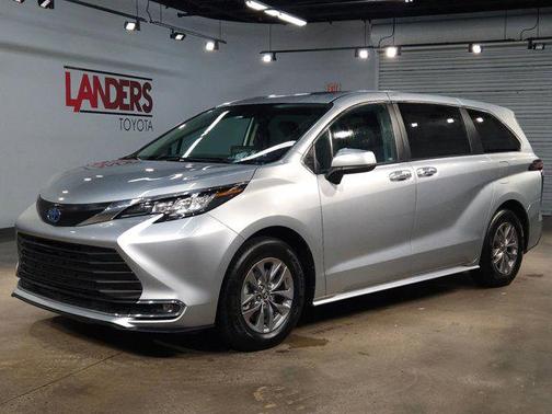 2022 Toyota Sienna XLE