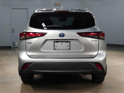 2023 Toyota Highlander Hybrid XLE
