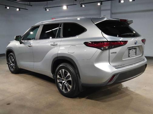 2023 Toyota Highlander Hybrid XLE