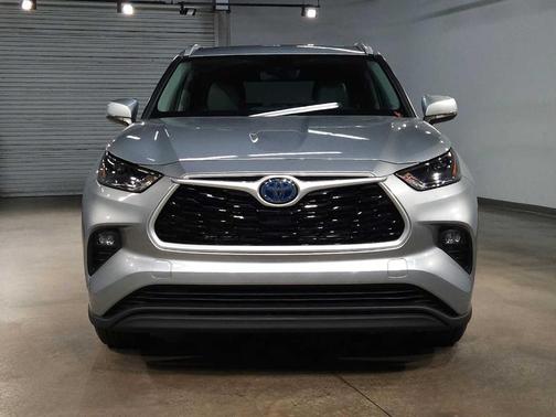 2023 Toyota Highlander Hybrid XLE
