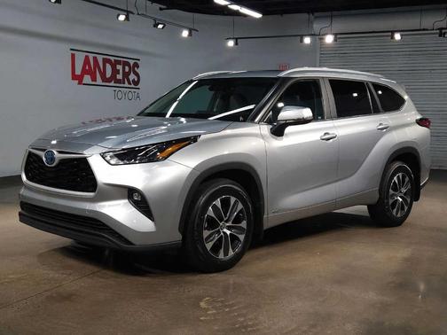 2023 Toyota Highlander Hybrid XLE