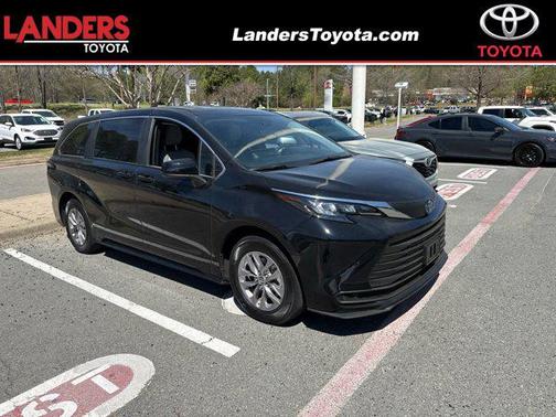 2025 Toyota Sienna LE