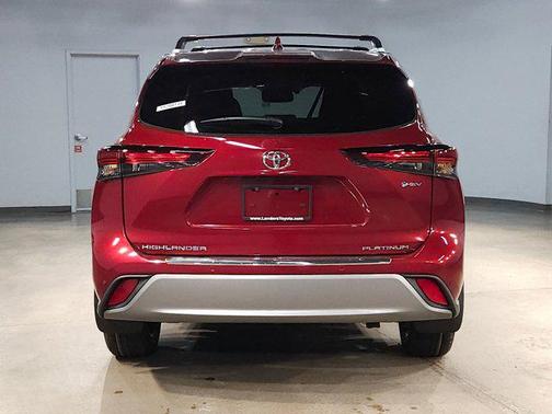 2026 Toyota Highlander Hybrid Platinum