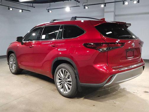 2026 Toyota Highlander Hybrid Platinum
