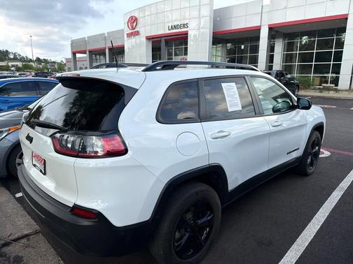 Bright White Clearcoat 2023 Jeep Cherokee Altitude