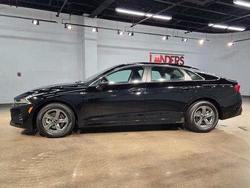 Ebony Black 2022 Kia K5 LXS