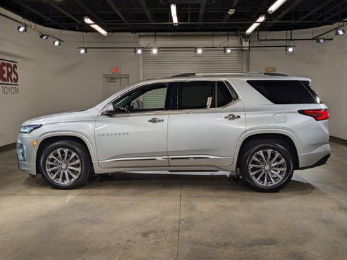 Silver Ice Metallic 2022 Chevrolet Traverse Premier